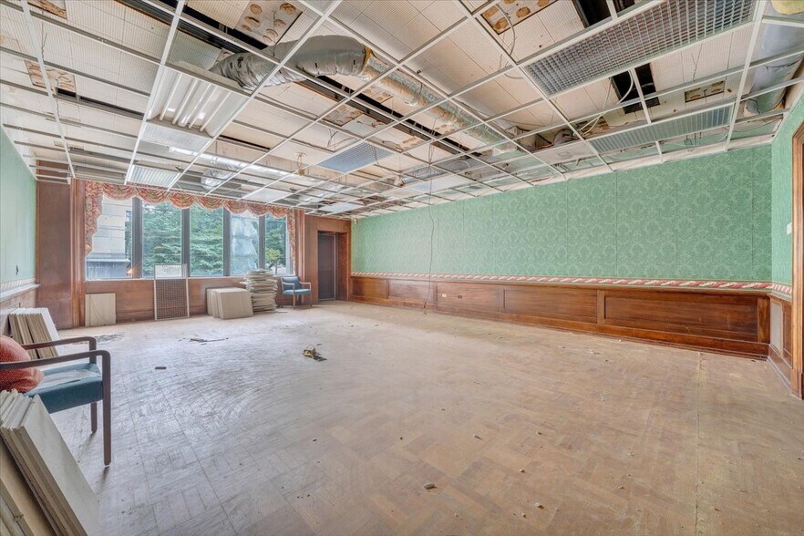 More Photos Of 901 Main St, Lynchburg Office Residential For Sale
