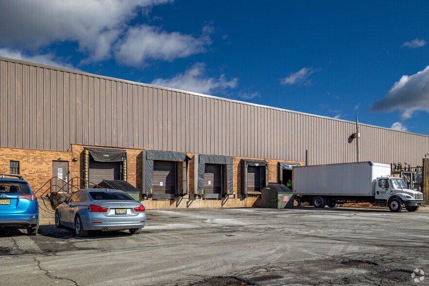 More Photos Of 60 Chapin Rd, Pine Brook Warehouse For Lease
