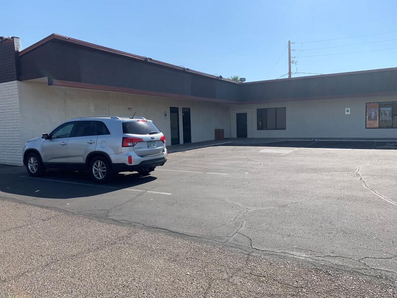 More Photos Of 5832 W San Miguel Ave, Glendale General Retail For Lease