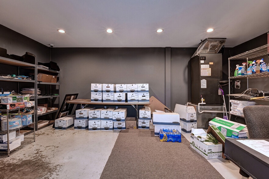 More Photos Of 10609-10611 Watterson Center Ct, Louisville Office For Sale