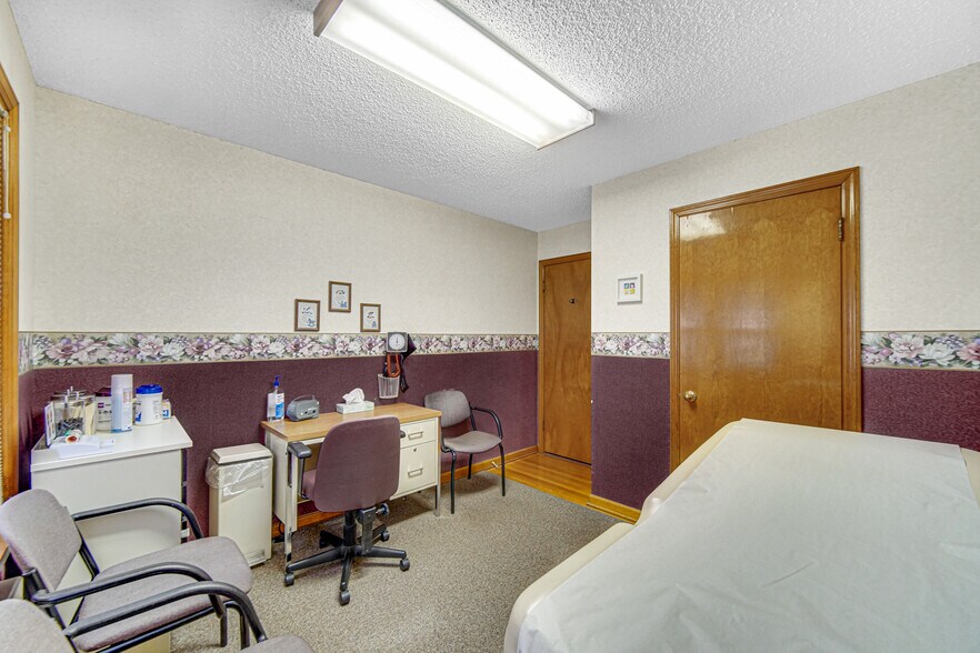 More Photos Of 2331 45th St, Highland Medical For Sale