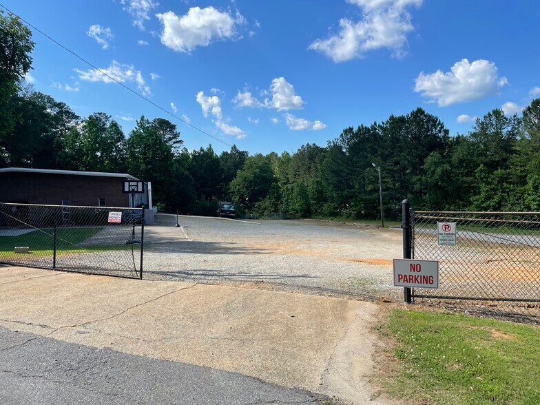 More Photos Of 3665 Burnette Rd, Suwanee Light Distribution For Sale