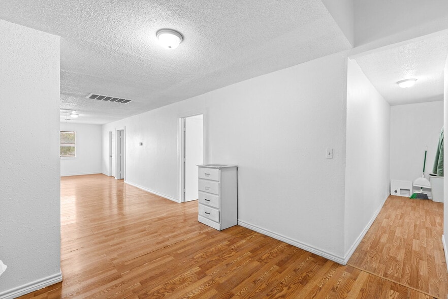 More Photos Of 1103 Pleasanton Rd, San Antonio Storefront Retail Residential For Sale