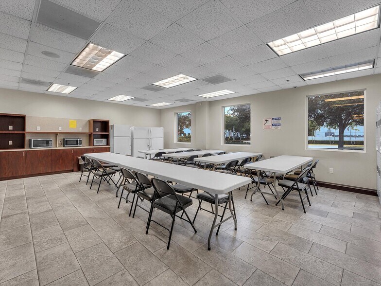 More Photos Of 2260 NW 114th Ave, Doral Warehouse For Lease