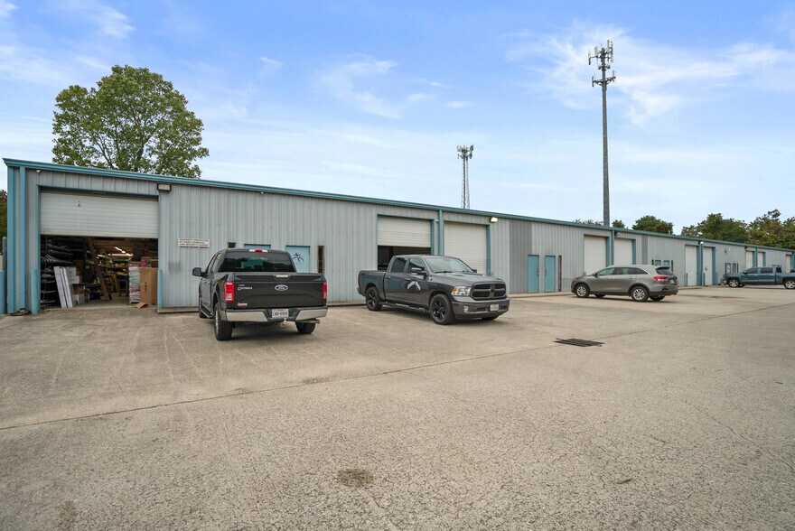 More Photos Of 2650 Old Louetta Loop, Spring Warehouse For Lease