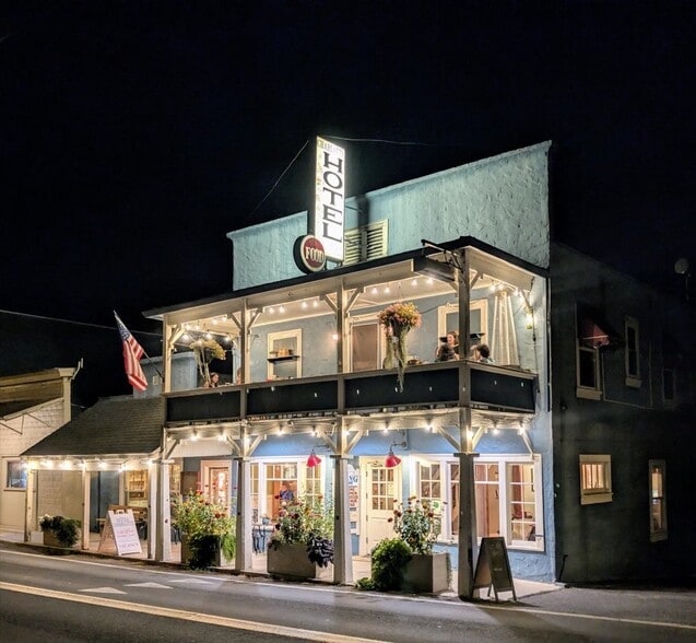 More Photos Of 18736 Main St, Groveland Hotel For Sale