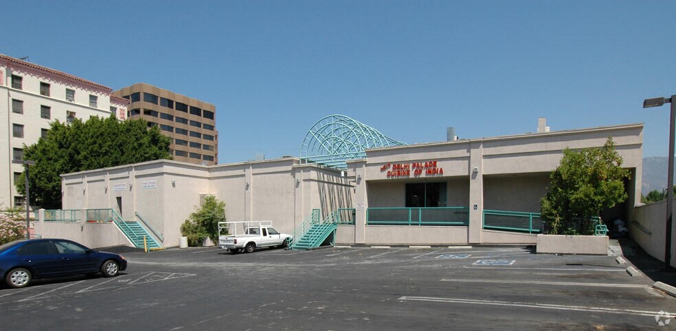 More Photos Of 950 E Colorado Blvd, Pasadena Restaurant For Lease