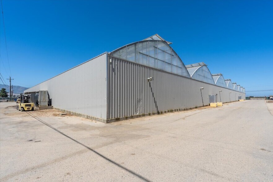 More Photos Of 23820 Potter Rd, Salinas Contractor Storage Yard For Sale