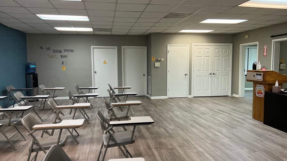 More Photos Of 3707 Latrobe Dr, Charlotte Office For Sale