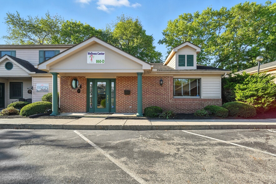 More Photos Of 860 E Franklin St, Dayton Medical For Sale