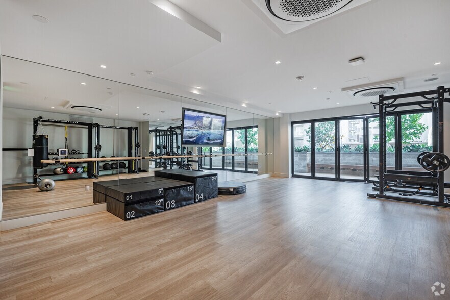 More Photos Of 1340 S Hill St, Los Angeles Apartments For Lease