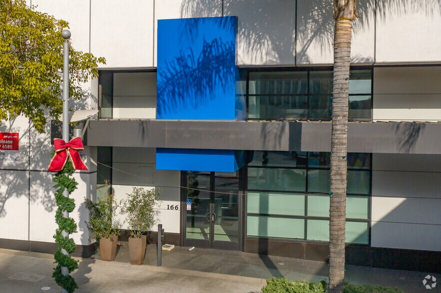 More Photos Of 166 N Canon Dr, Beverly Hills Office For Lease