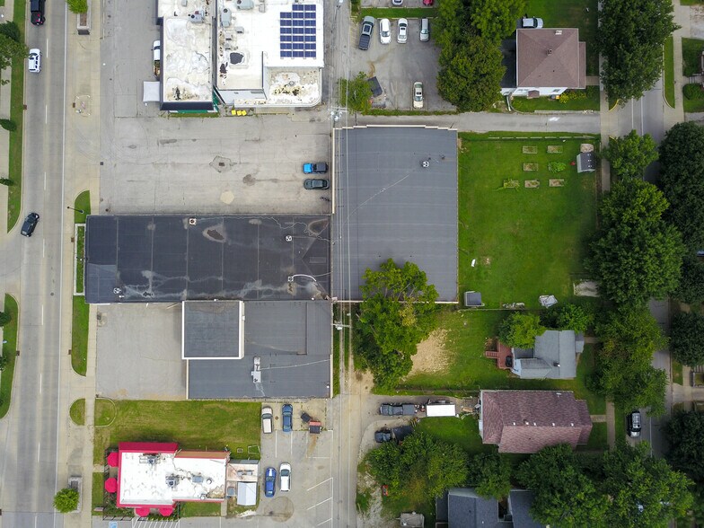 More Photos Of 515 S Walnut St, Bloomington Storefront For Sale