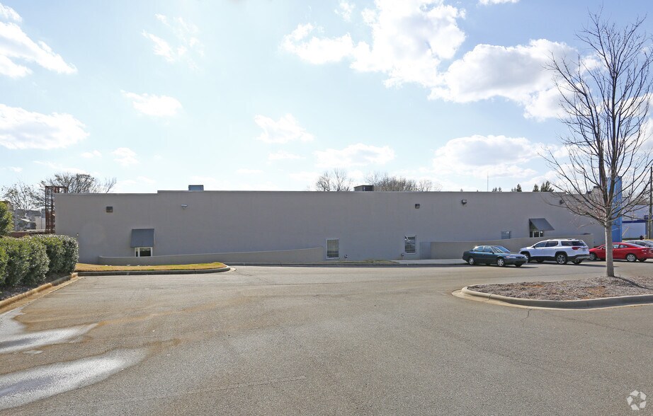 More Photos Of 3325 S Tryon St, Charlotte Health Club For Lease