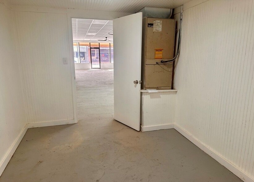 More Photos Of 114 W Commerce St, Greenville Storefront Retail Office For Sale