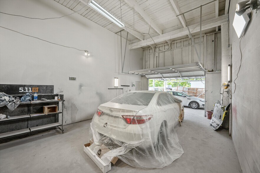 More Photos Of 8705 SE Foster Rd, Portland Manufacturing For Sale