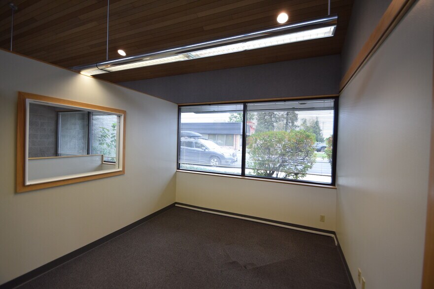 More Photos Of 1543 NE 3rd St, Bend Storefront Retail Office For Lease