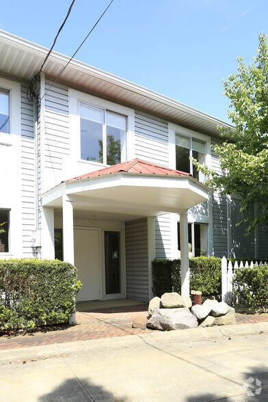 More Photos Of 17892 Chillicothe Rd, Chagrin Falls Office For Sale