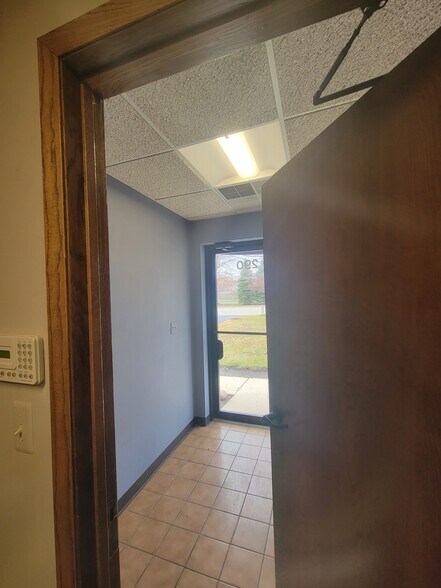 More Photos Of 290 Telser Rd, Lake Zurich Warehouse For Lease