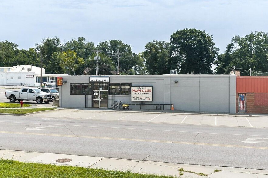 More Photos Of 5101 Leavenworth Rd, Kansas City Storefront For Sale