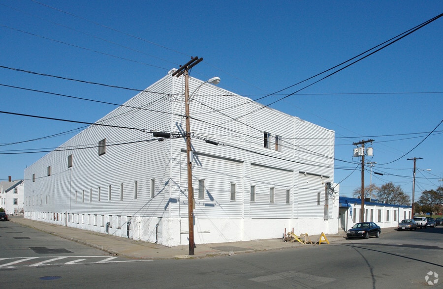 More Photos Of 19 Bennett St, Lynn Light Manufacturing For Sale