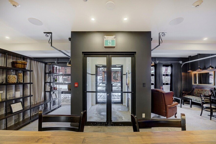 More Photos Of 138 Rue Wellington, Gatineau Storefront Retail Residential For Sale