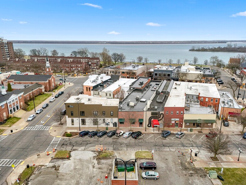 More Photos Of 2919 First St, Wyandotte General Retail For Lease