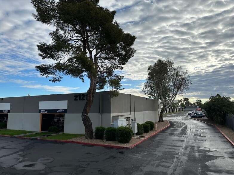 More Photos Of 2121 S Priest Dr, Tempe Unknown For Lease