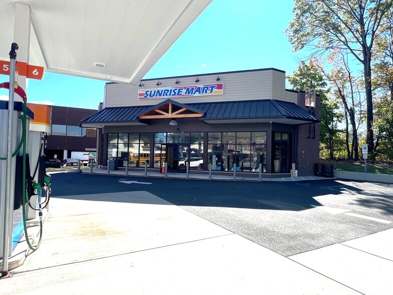 Primary Photo Of 58-60 Essex St, Lodi Service Station For Lease