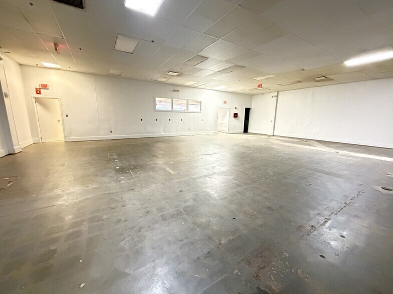 More Photos Of 4 Pin Oak Dr, Branford Research And Development For Lease