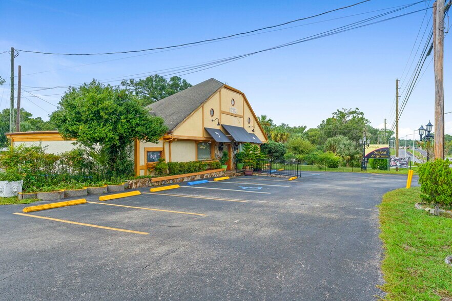 More Photos Of 4630 US Highway 17, De Leon Springs Restaurant For Sale