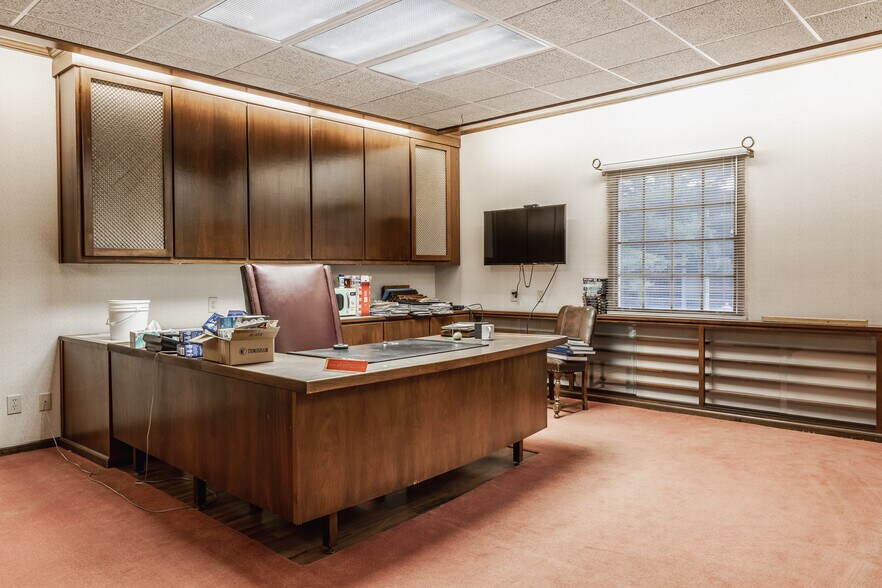 More Photos Of 6575 N College Ave, Indianapolis General Retail For Sale