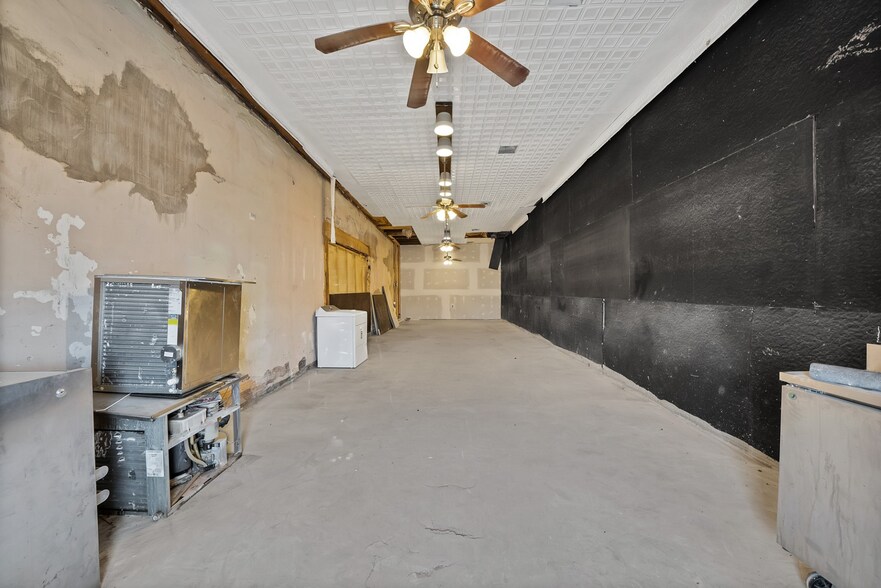 More Photos Of 204 W Mccart St, Krum Storefront Retail Office For Sale