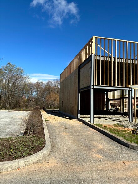 More Photos Of 275 Limestone Rd, Oxford Unknown For Lease