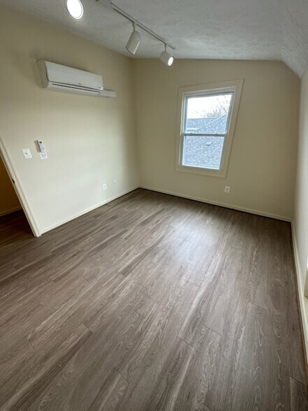 More Photos Of 7252 Benedict Ave, Benedict Storefront Retail Office For Lease