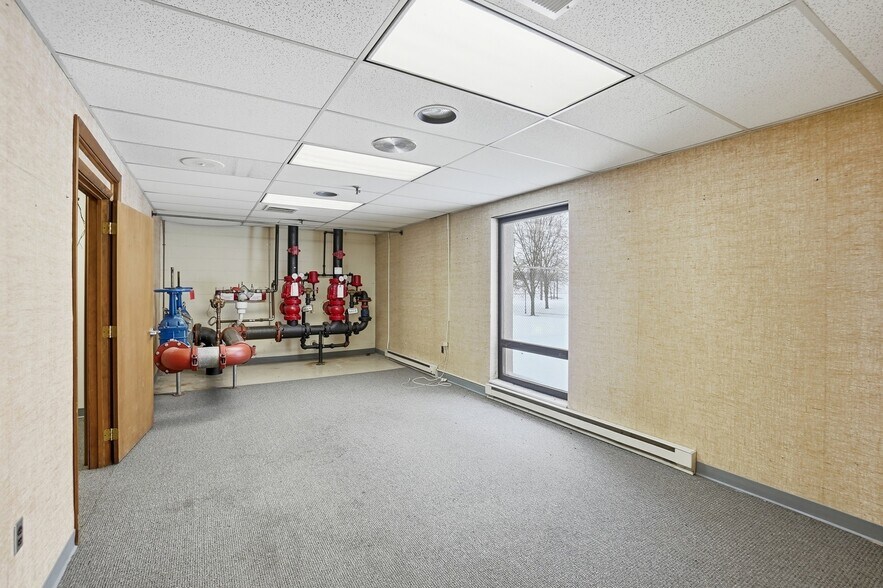 More Photos Of 110 W Leffel Ln, Springfield Service For Lease