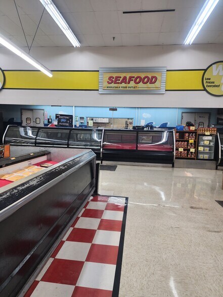 More Photos Of 4839-4925 Jonesboro Rd, Forest Park Storefront For Lease
