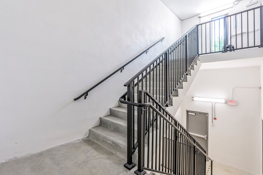 More Photos Of 1014 N Dixie Hwy, Lake Worth Beach Loft Creative Space For Sale