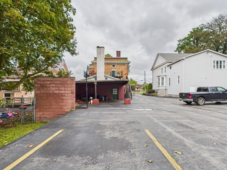 More Photos Of 40 E Genesee St, Auburn Storefront Retail Residential For Lease