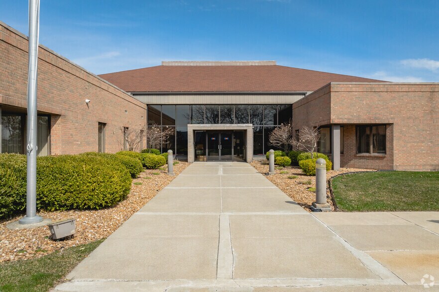 More Photos Of 1480 Ford St, Maumee Office For Sale