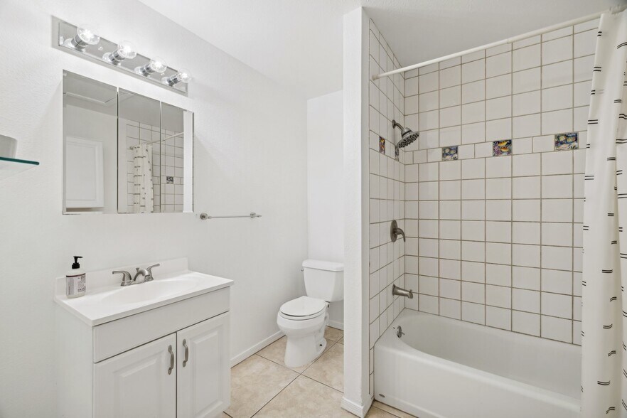 More Photos Of 1614 E Roma Ave, Phoenix Multifamily For Sale