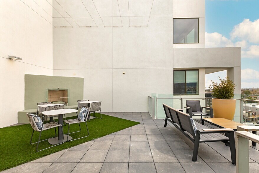 More Photos Of 5200 Wilshire Blvd, Los Angeles Apartments For Lease