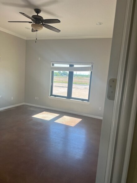 More Photos Of 4231 County Road 230, Snyder Warehouse For Lease