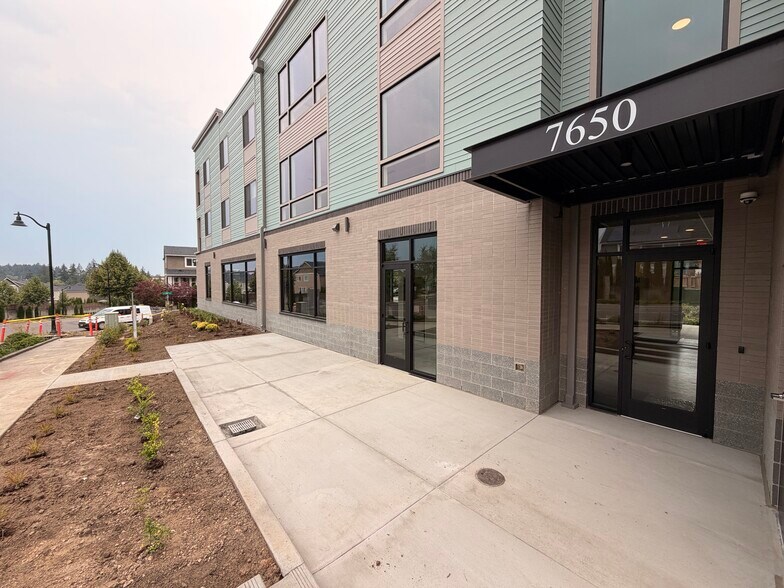 More Photos Of 7650 NW 170th Ave, Portland General Retail For Lease