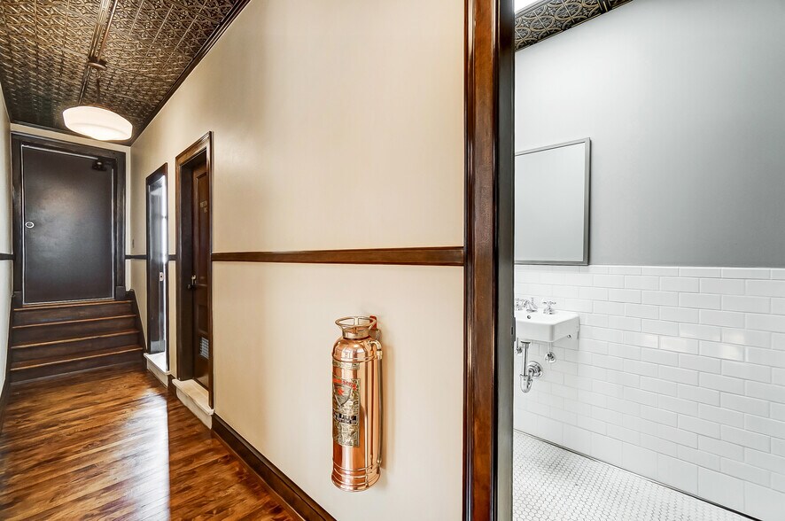 More Photos Of 9-11 N 3rd St, Newark Office For Lease