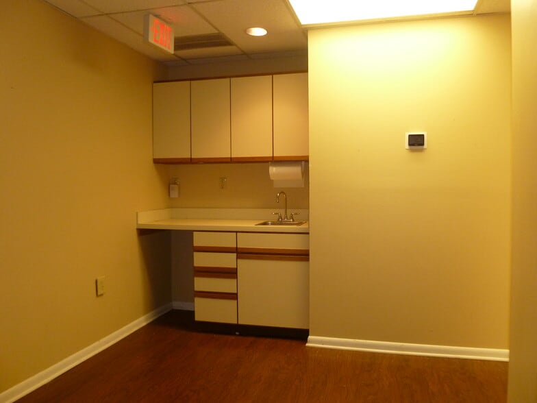 More Photos Of 12504 Lake Ridge Dr, Woodbridge Medical For Sale