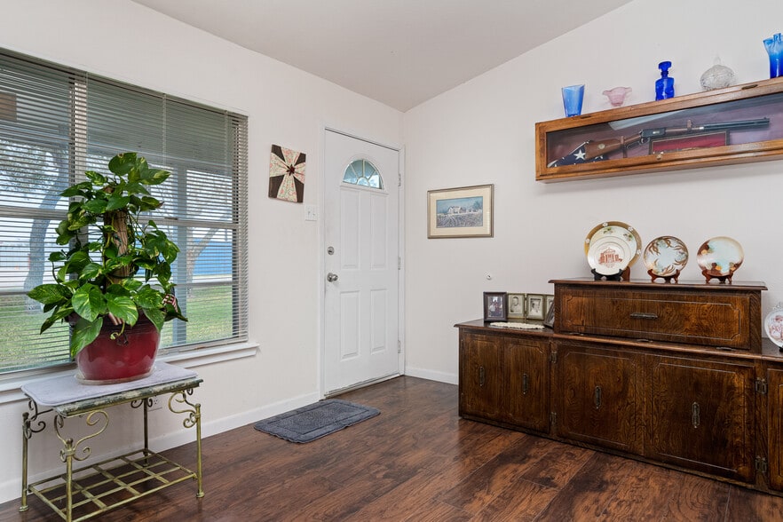 More Photos Of 3966 FM 1781, Rockport Specialty For Sale