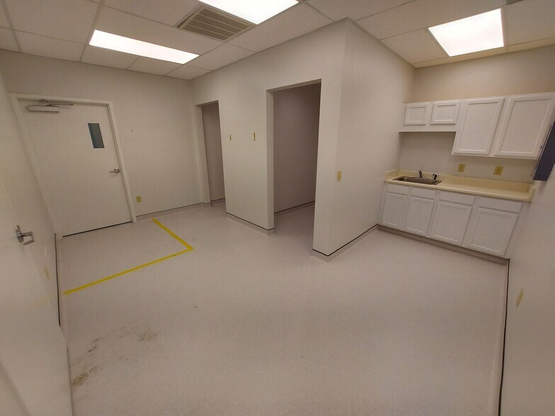 More Photos Of 625 Hutton St, Raleigh Showroom For Lease