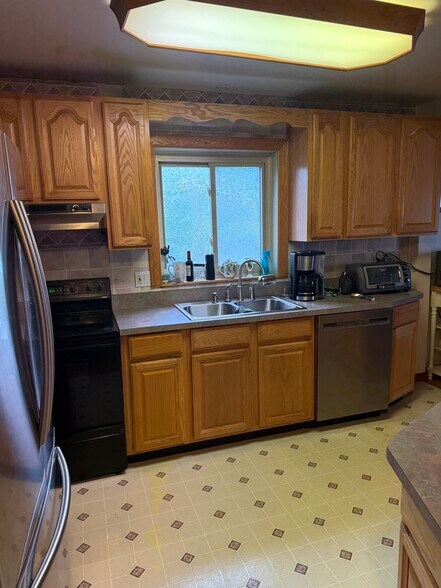 More Photos Of 2300 Ford Ave, Wyandotte Storefront Retail Residential For Sale