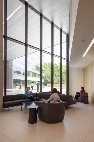 More Photos Of 5600 Glenridge Dr NE, Atlanta Office For Lease